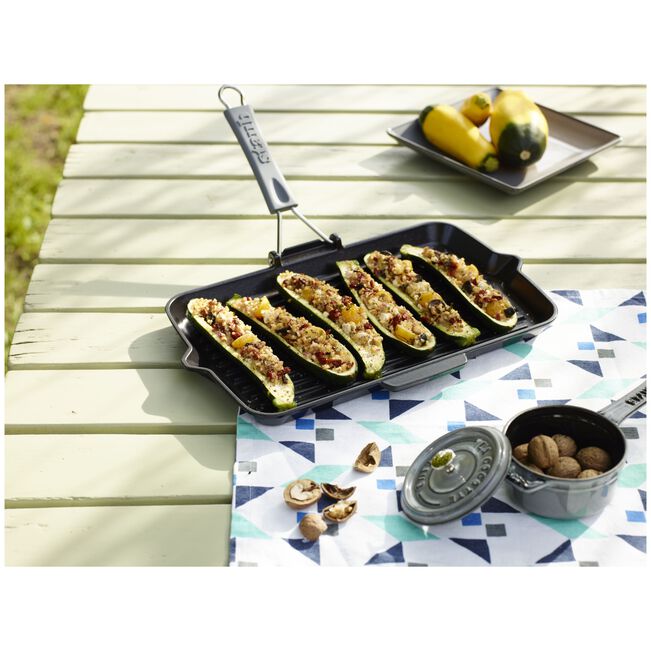 Gril avec bec verseur 34 cm, Fonte, Noir mat - Staub