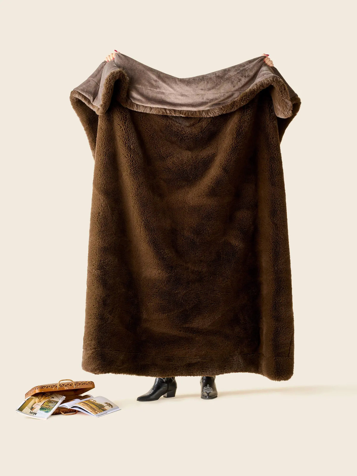 Plaid Polar Bear Waro - fausse fourrure marron dense et enveloppante