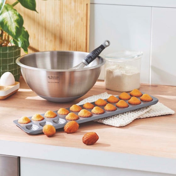 Plaque 20 mini madeleines De Buyer - acier antiadhésif à empreintes coquille