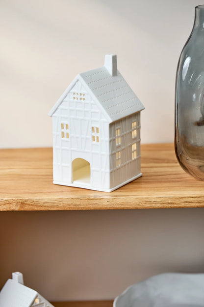 Grande maison lumineuse à colombages Räder porcelaine blanche