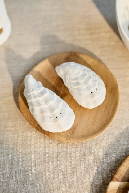 Salière et poivrière huître 9,5 x 4,5 x 3 cm Räder porcelaine blanche