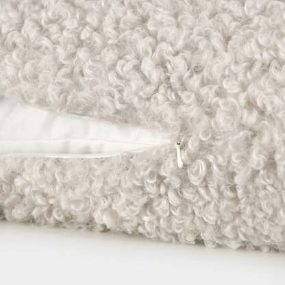 Housse de coussin Teddy 30 x 50 Blomus coloris Moonbeam - bouclette douce à poils courts