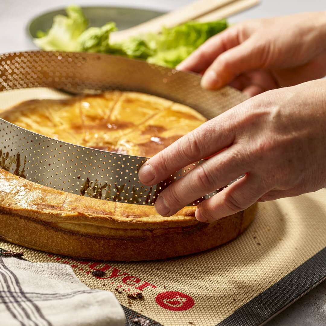 Cercle à tarte rond VALRHONA, inox perforé Ht 3,5 cm - De Buyer