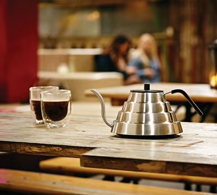 Bouilloire Groove de QDO - inox au design épuré pour le thé et le café