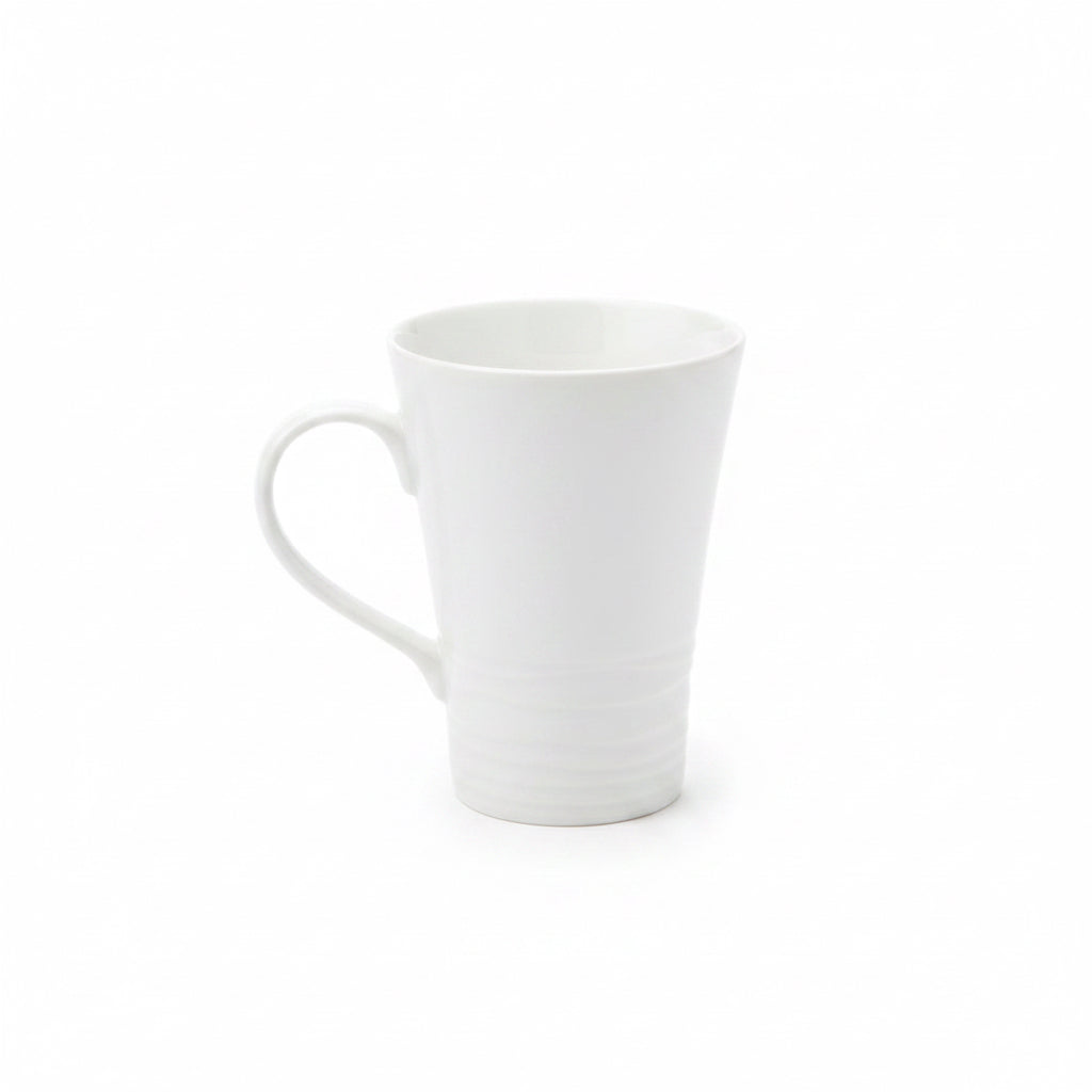 Mug blanc Onde en porcelaine avec motif de vagues en relief