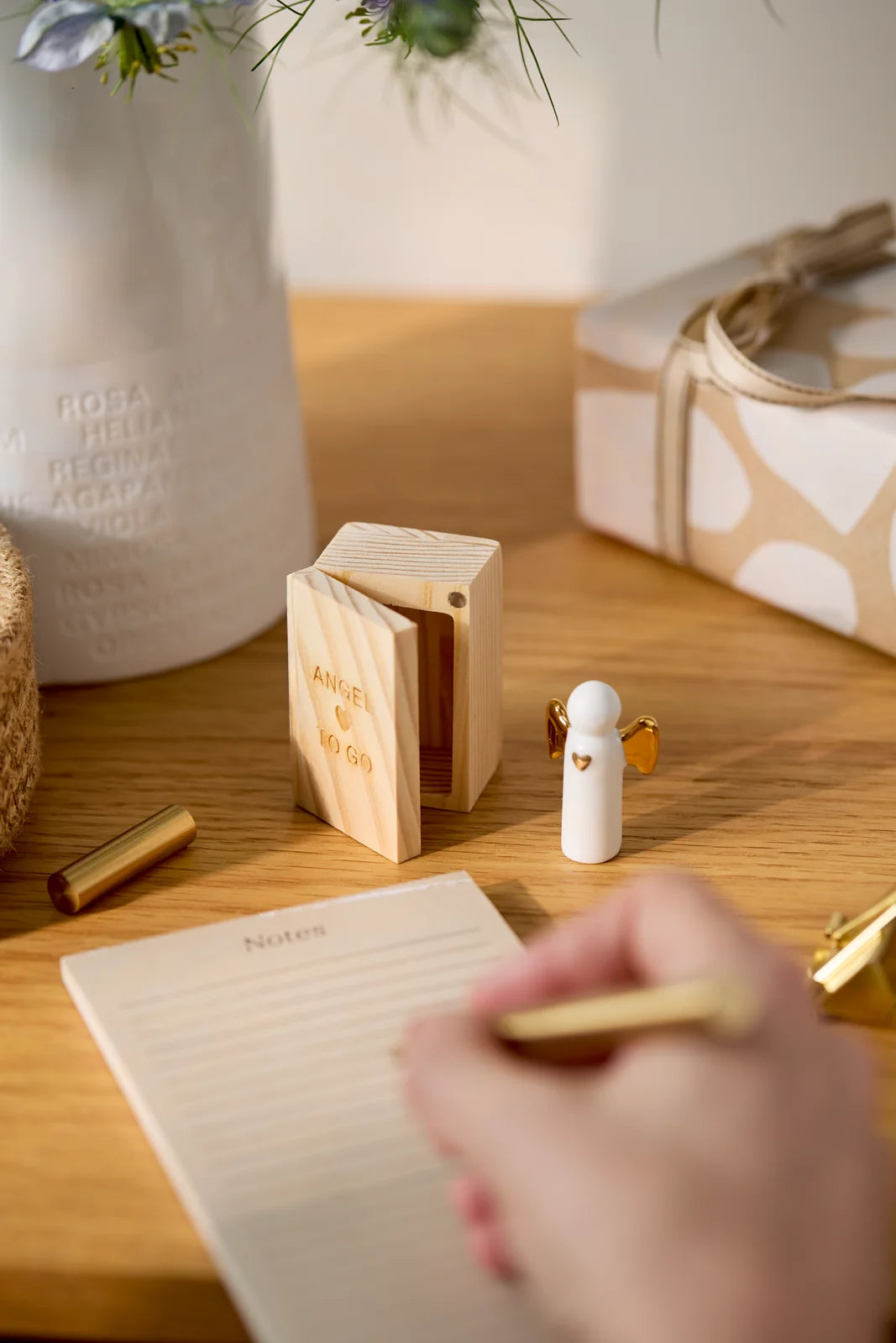 Petit ange compagnon en coffret Räder porcelaine