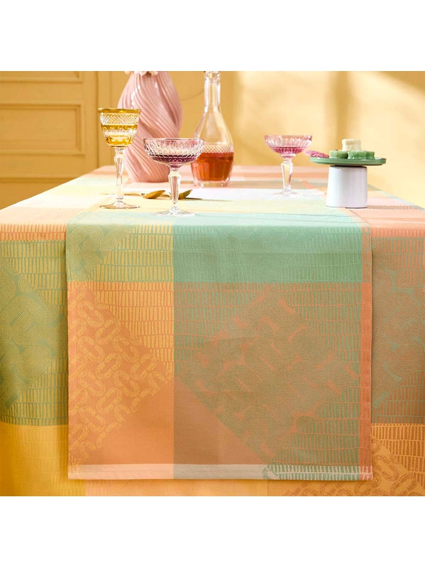 Chemin de table rose pastel 48x150 cm en coton motif mille empreintes