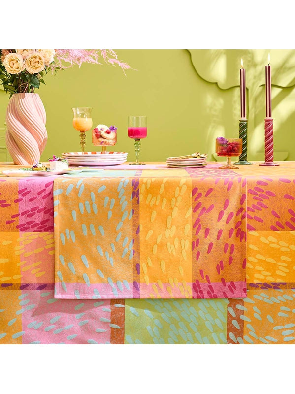 Chemin de table Mille Sources motif berlingot rose en coton 55x180
