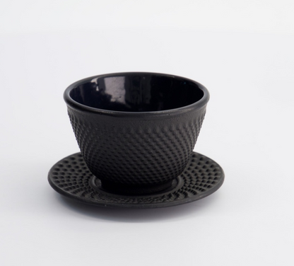 Tasse à thé japonaise en fonte avec soucoupe Arare noire 120 ml – Tokyo Design Studio