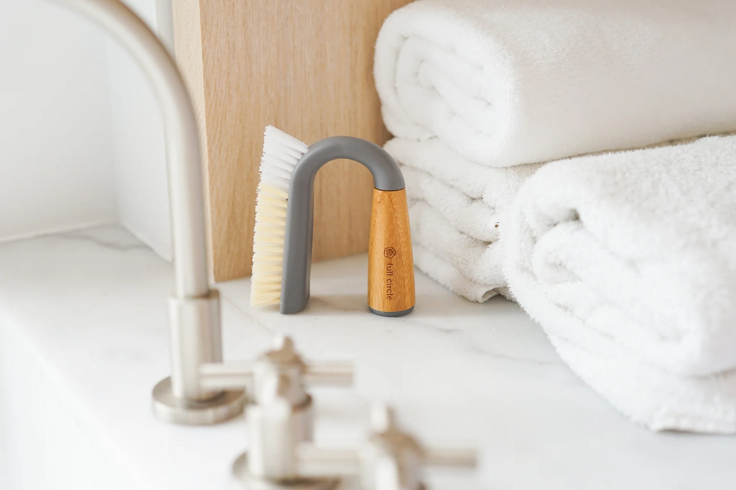 Grunge Buster - Brosse en U pour carrelage et joints - Full Circle