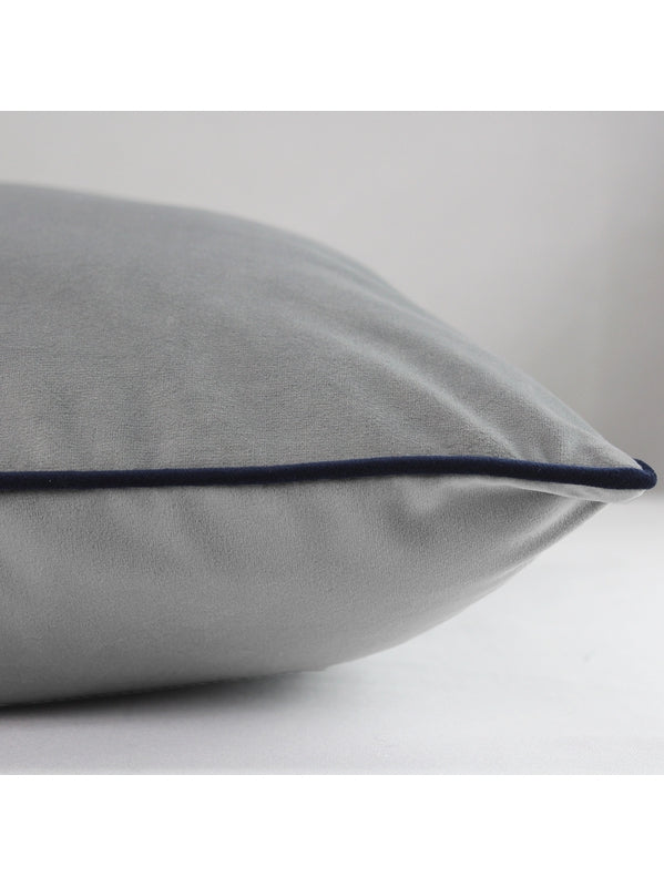 HOUSSE DE COUSSIN VELOURS UNI PLATINE-MARINE