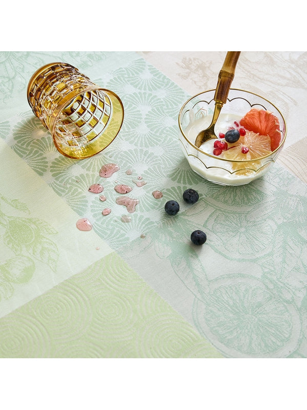 Tissu enduit vert 100% coton pour nappe sur mesure, motif Mille Parfums Verde