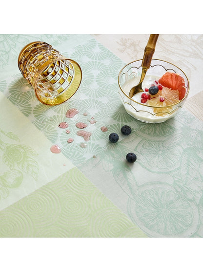 Tissu enduit vert 100% coton pour nappe sur mesure, motif Mille Parfums Verde