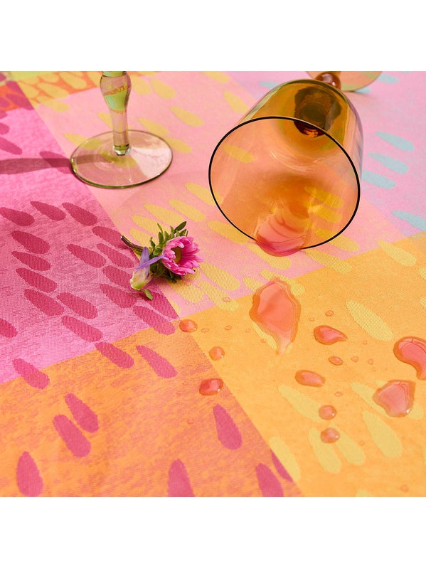 Nappe enduite Mille Sources Berlingot rose en coton, format 175 cm