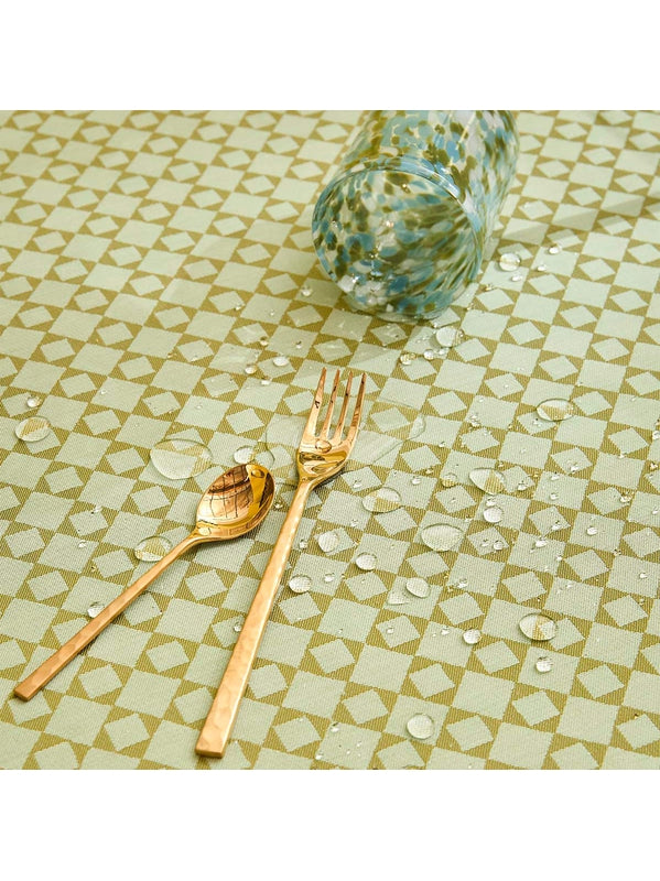 Nappe carrée en coton 115x115 vert avec finition coins capuchons