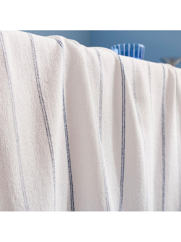 Nappe Rimini Blu en coton lavé blanc 160x160 à l'aspect légèrement froissé