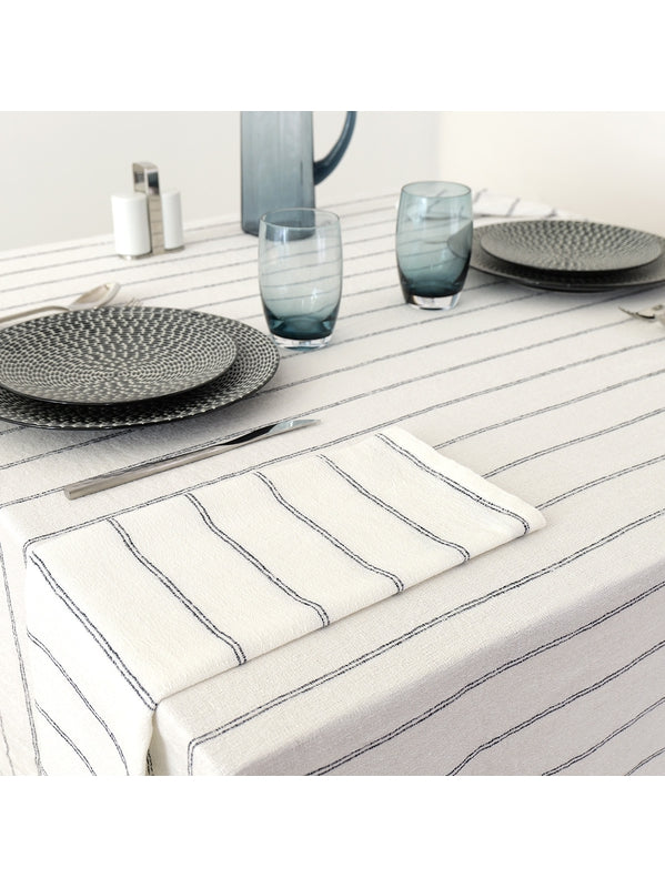 Nappe Rimini Nero 160x160 en coton lavé, coloris blanc, aspect froissé chic