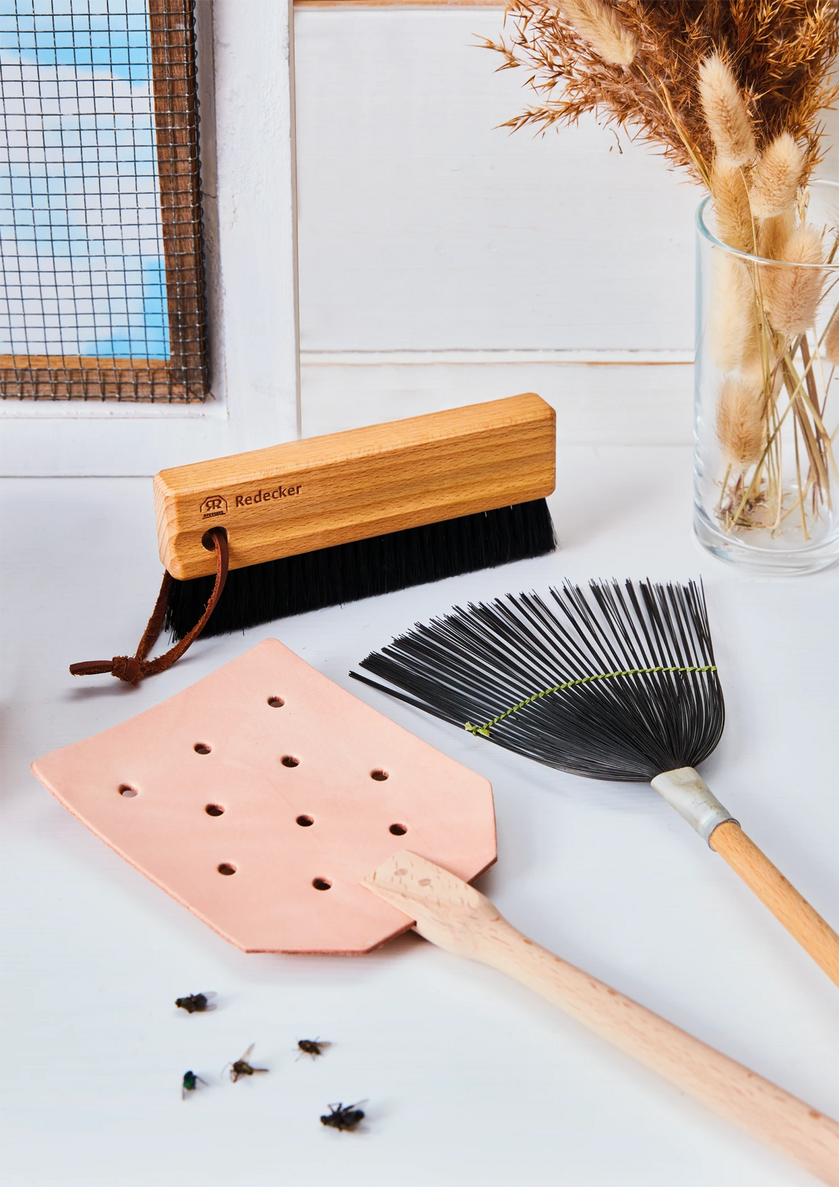 Tapette à mouches Redecker en cuir, manche en bois de hêtre