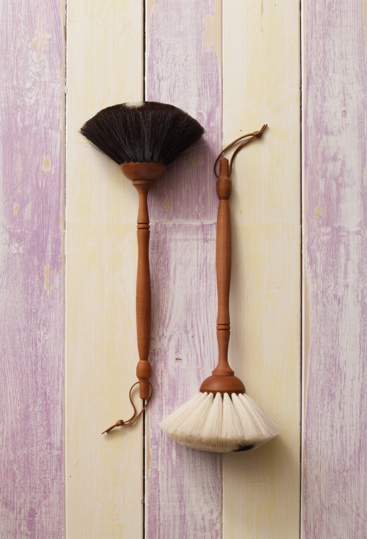 Brosse à poussière Redecker en poil de chèvre, bois de poirier