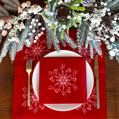 Serviette cocktail motif flocon de neige fond rouge