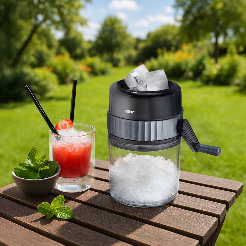 Broyeur à glace manuel Slush Gefu avec manivelle et récipient 75 cl