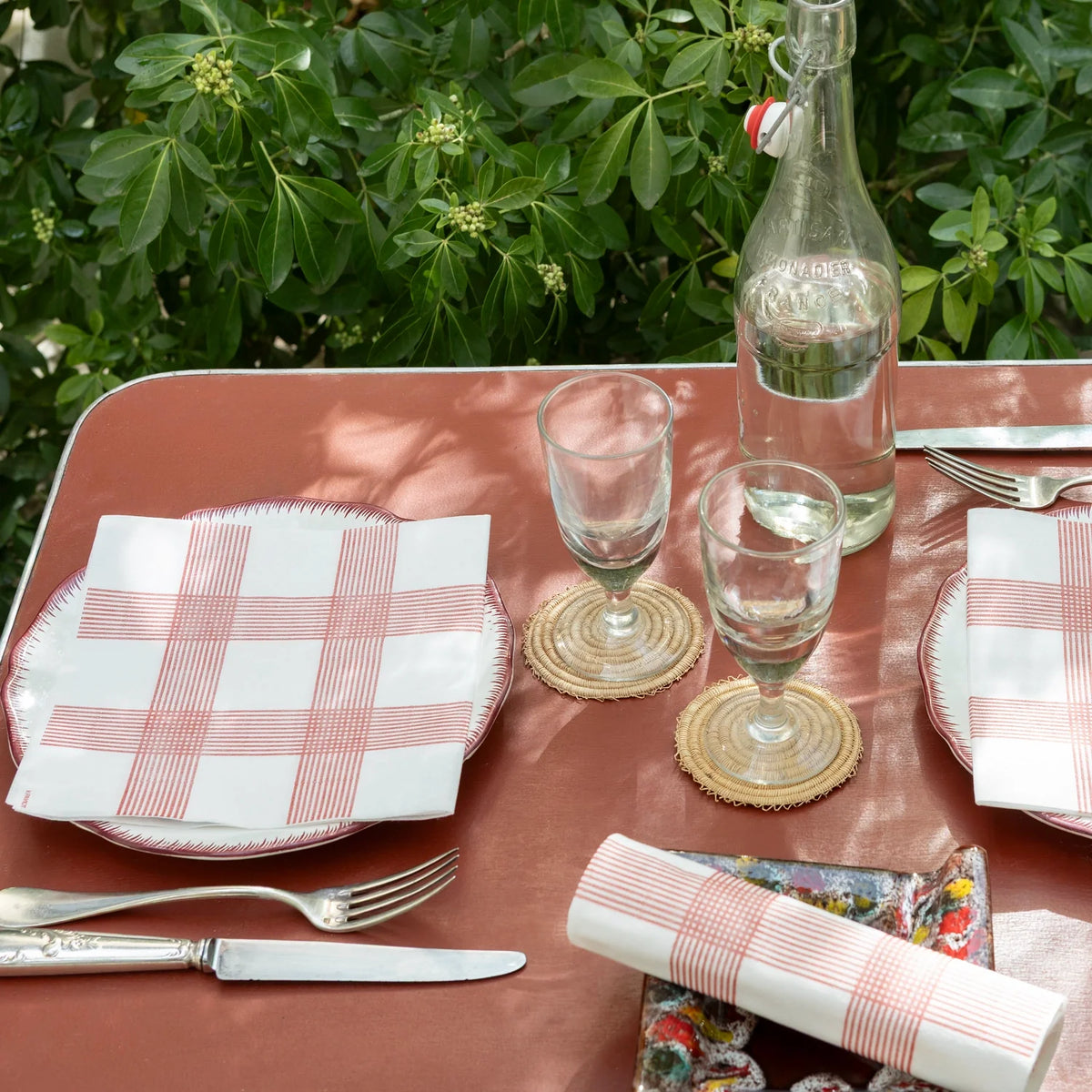 Serviette compostable teinte rustique rouge chaleureuse