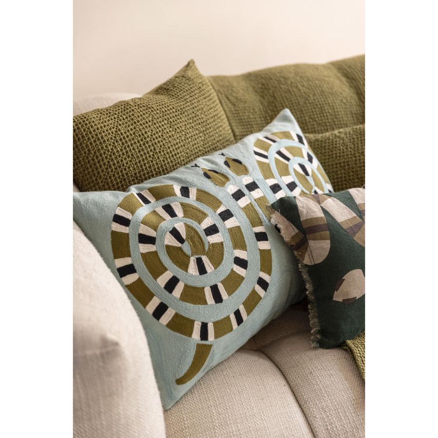 Coussin brodé Yoka - Maison Vivaraise