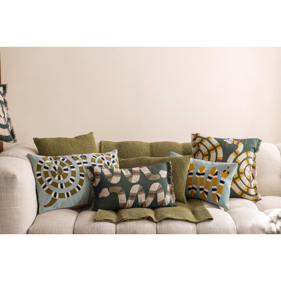 Coussin brodé Yoka - Maison Vivaraise