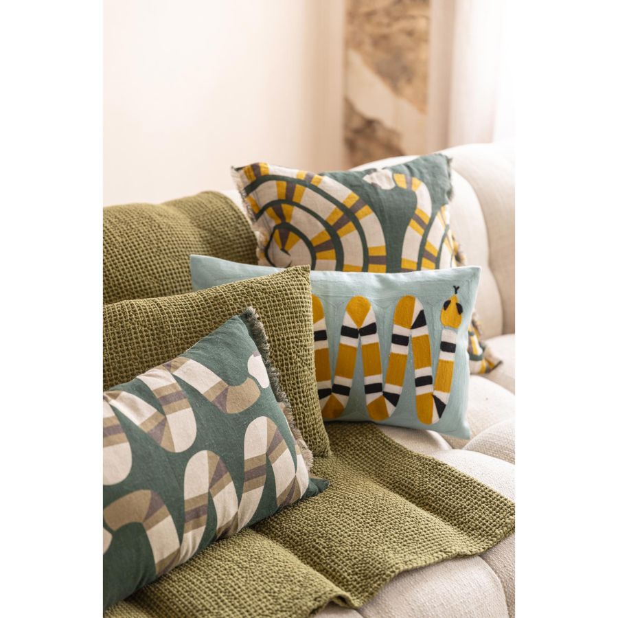 Coussin brodé Yoka - Maison Vivaraise