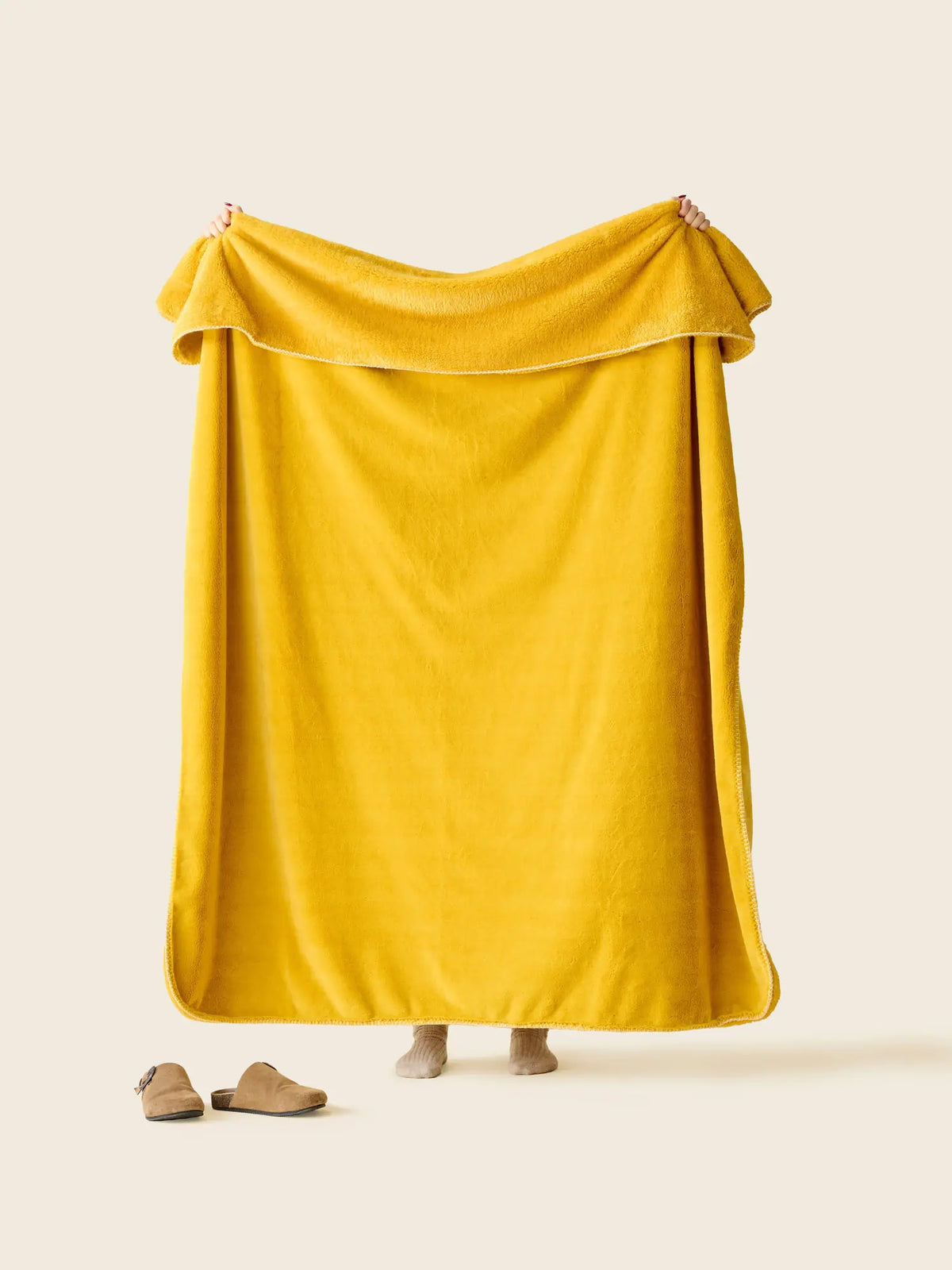Plaid Cosy Monochrome Mimosa Waro - teinte jaune lumineuse