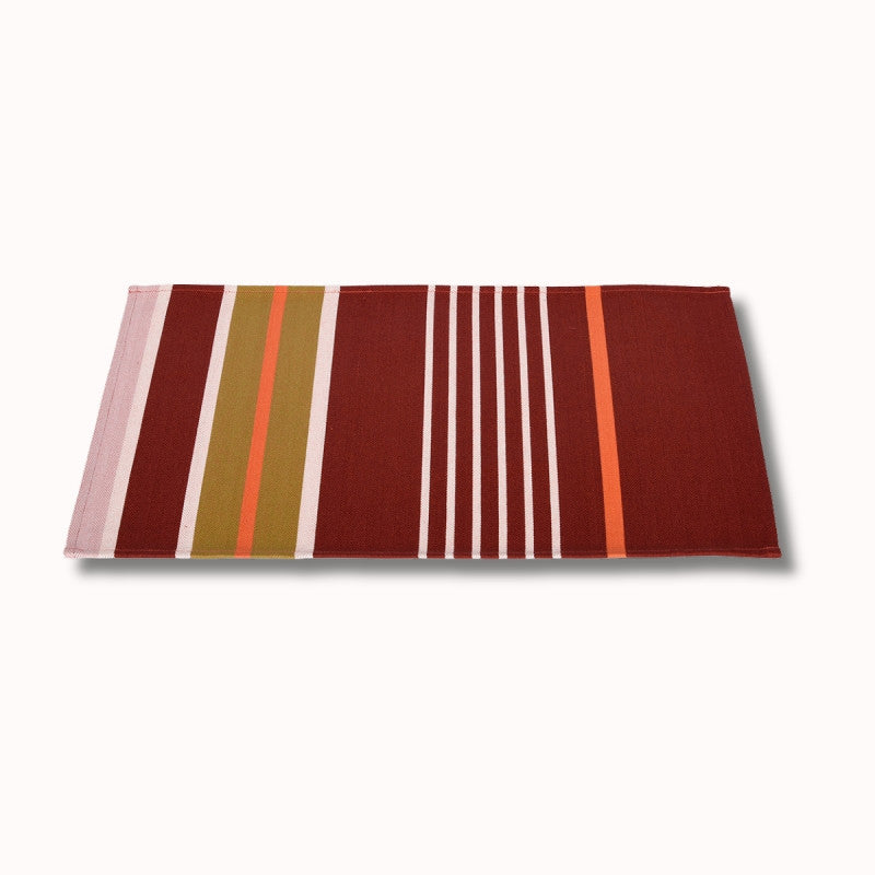 Set de table enduit Artiga Sarron - rayures colorées sur fond rouge profond