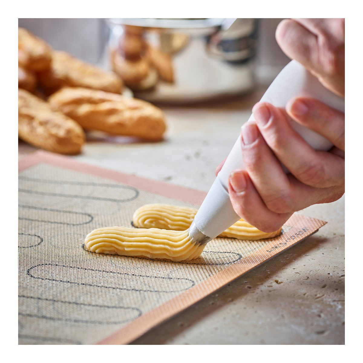 Tapis de cuisson ajouré silicone spécial pâte à choux AIRMAT 40x30cm - De Buyer