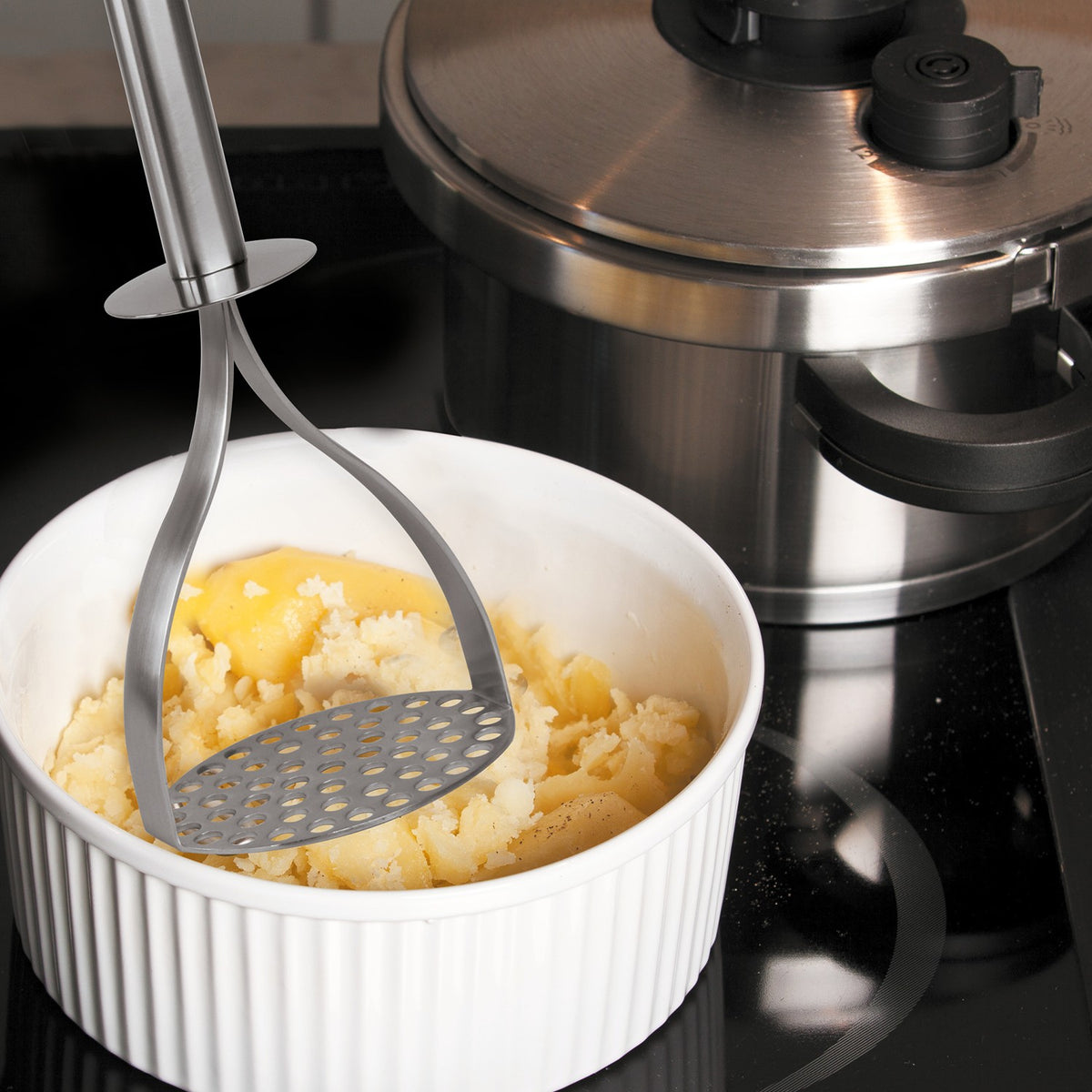 Presse-purée inox Cristel à collerette anti-dérapage